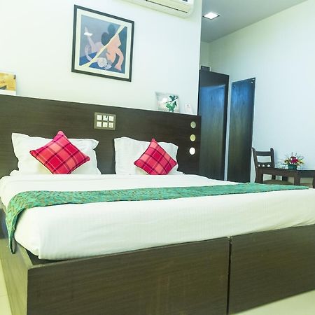 Hotel Amby Inn New Delhi Bagian luar foto