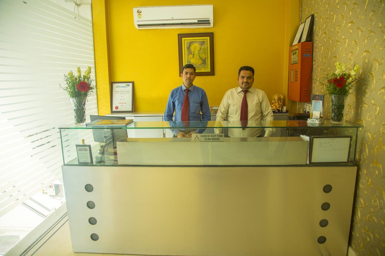 Hotel Amby Inn New Delhi Bagian luar foto