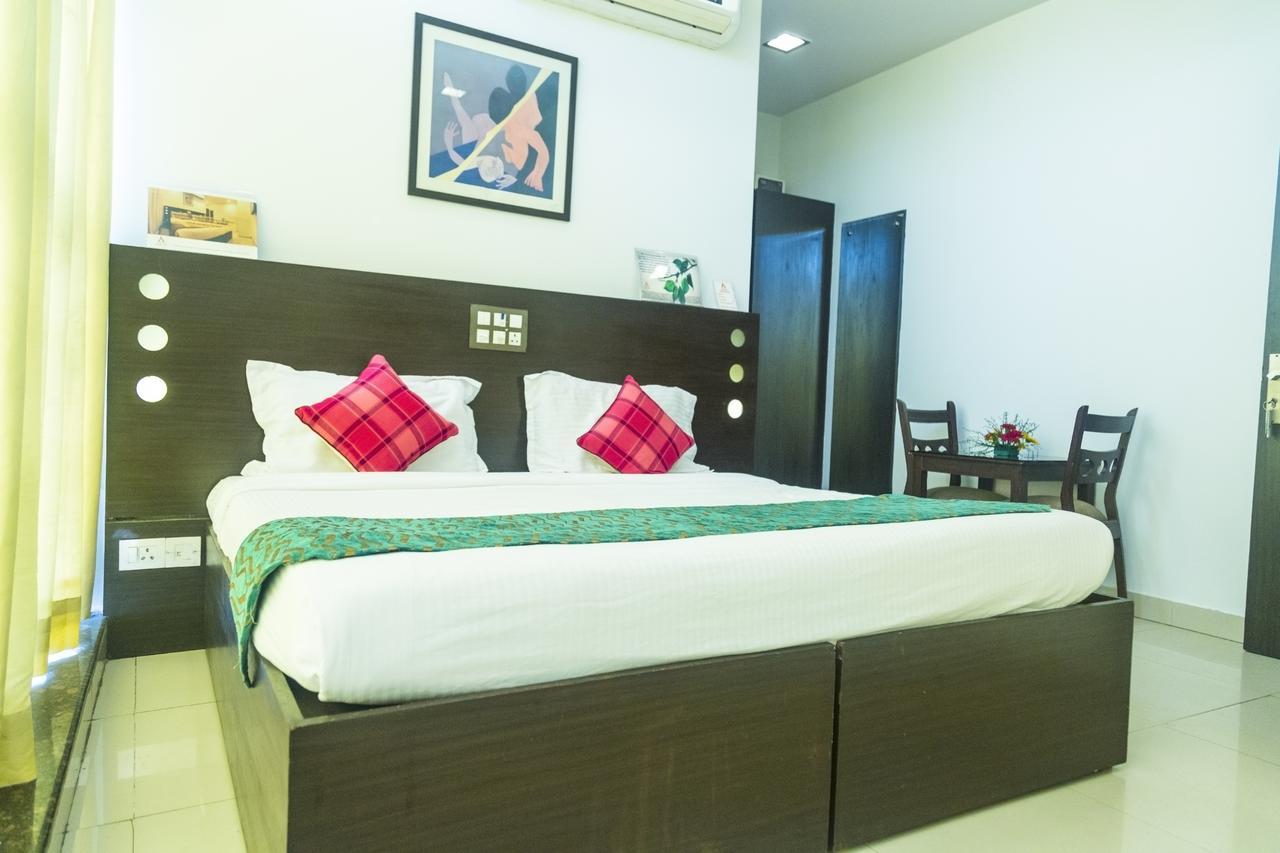 Hotel Amby Inn New Delhi Bagian luar foto