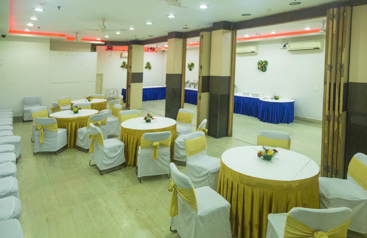 Hotel Amby Inn New Delhi Bagian luar foto