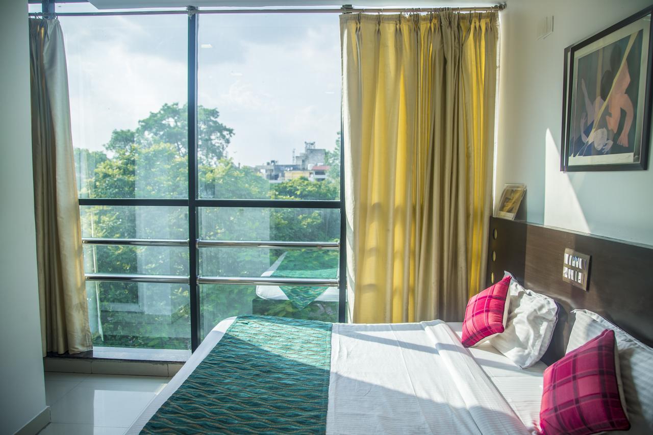 Hotel Amby Inn New Delhi Bagian luar foto