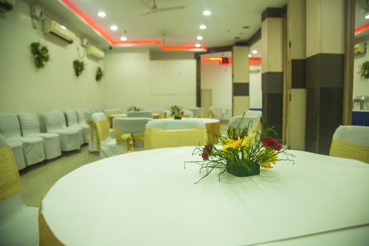 Hotel Amby Inn New Delhi Bagian luar foto