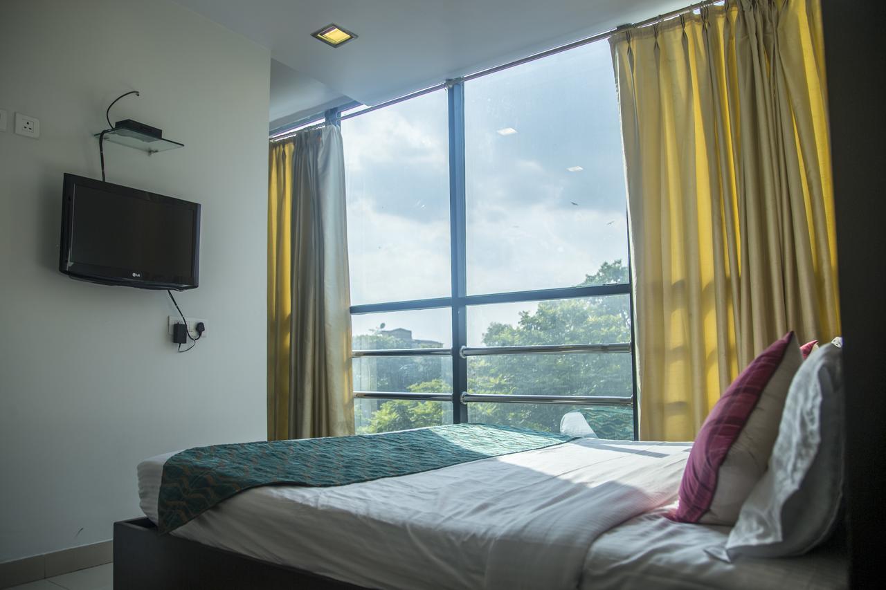 Hotel Amby Inn New Delhi Bagian luar foto