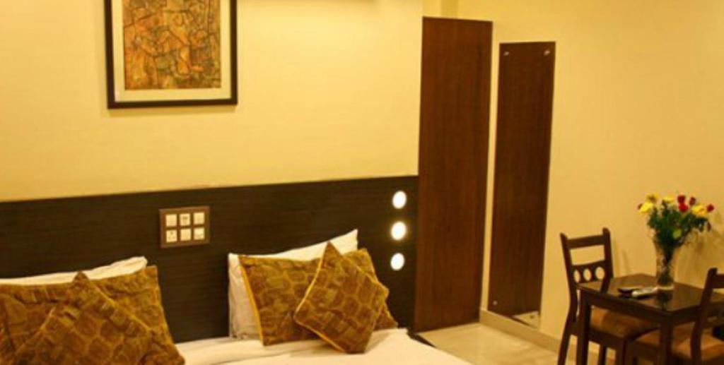 Hotel Amby Inn New Delhi Bagian luar foto