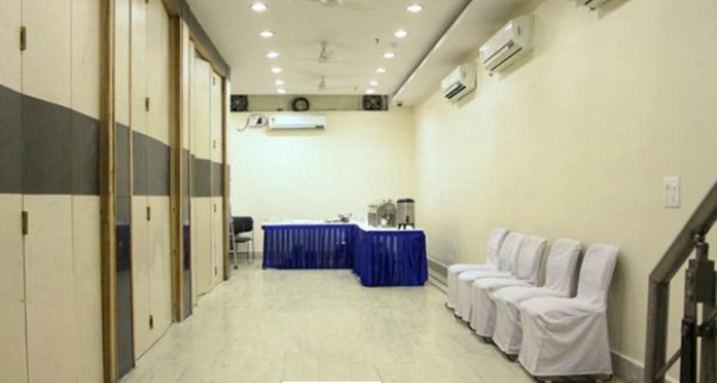 Hotel Amby Inn New Delhi Bagian luar foto