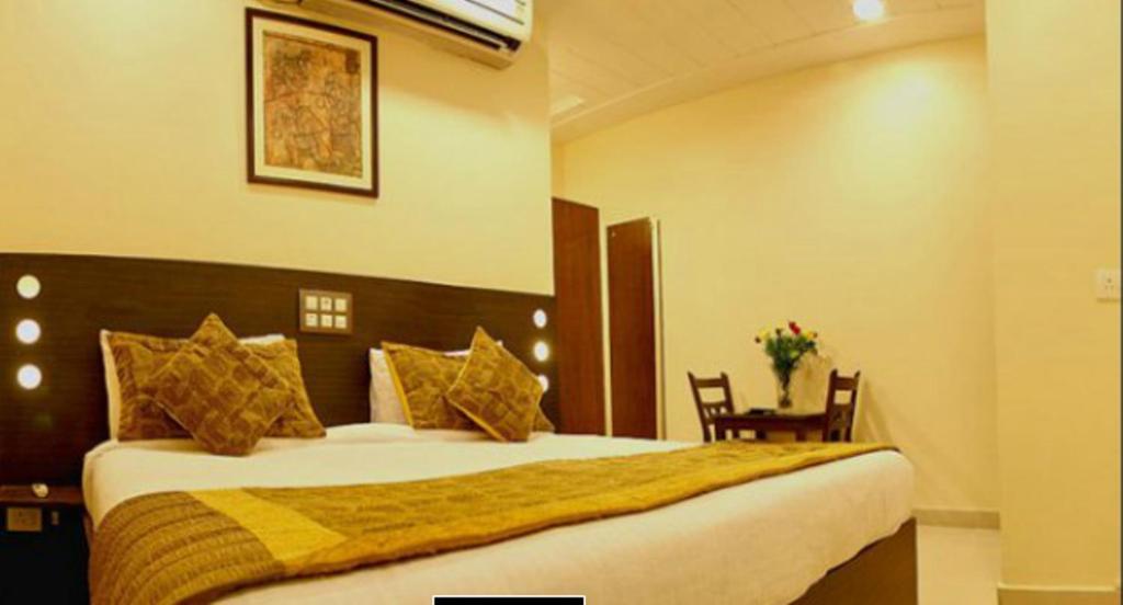Hotel Amby Inn New Delhi Bagian luar foto