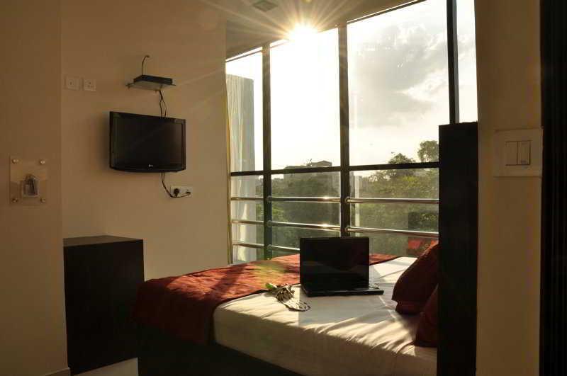 Hotel Amby Inn New Delhi Bagian luar foto